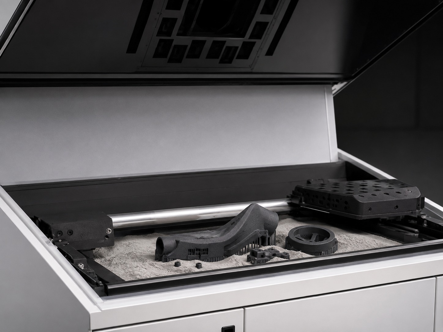 מיטת ייצור באבקה עם ריבוי חלקים במערכת Stratasys H350